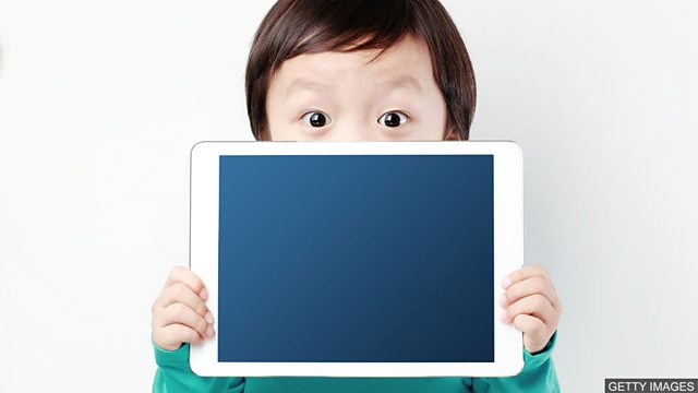 长时间看屏幕会影响孩子的视力？