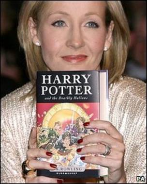 JK 罗琳的《哈利·波特》系列小说名列榜首。