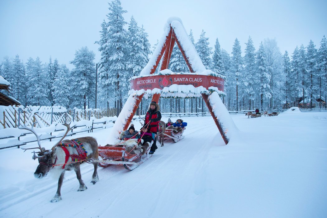 驯鹿、白雪和圣诞老人，即使北极在1600英里以北的地方又怎么样？