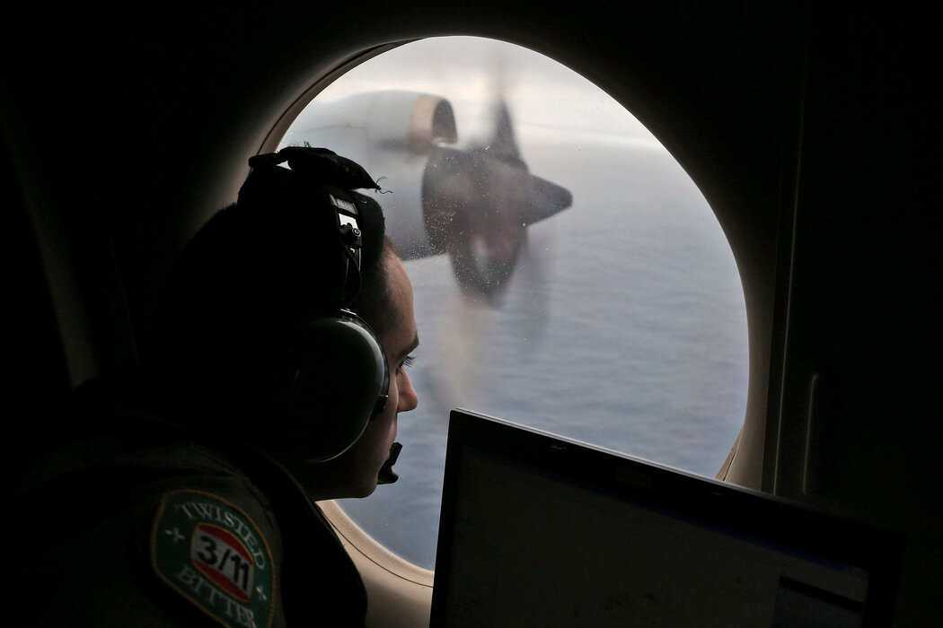 2014年，澳大利亚皇家空军的拉扬·加拉泽丁在南印度洋搜索失踪飞机。