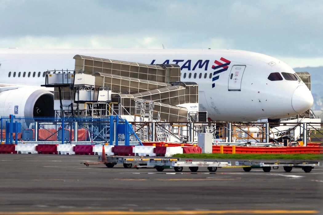 上周，南美航空的一架787梦想客机在空中骤降。