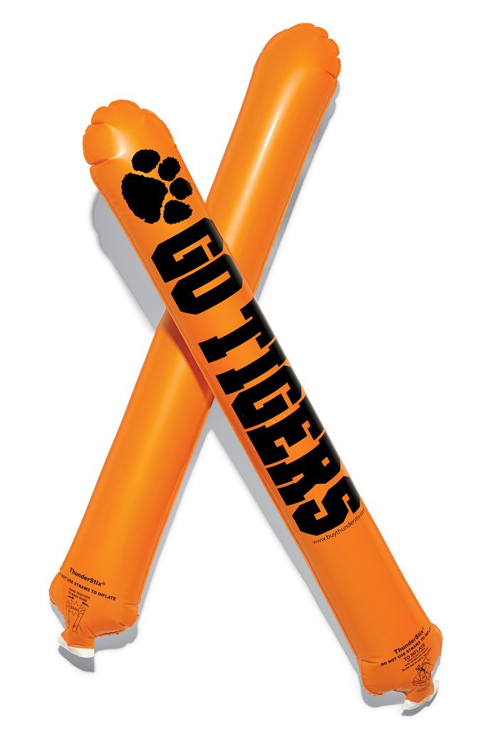 这种敲打能发出震耳噪音的气球最终被命名为“雷鸣棒”或“加油棒”。 