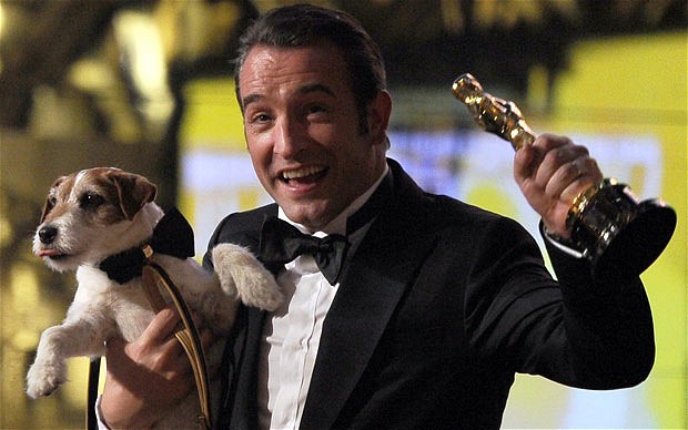 Jean Dujardin walks off the stage with dog Uggie after 