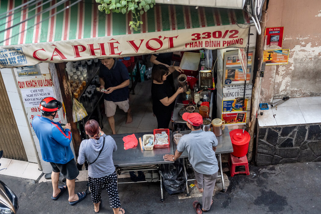 Ca Phe Vot在一楼开了一家小店，供应各种越南传统咖啡。