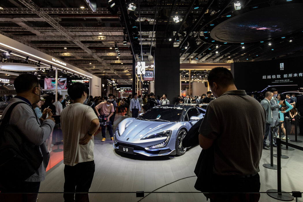 在去年的上海车展上展示的比亚迪豪华车型仰望。