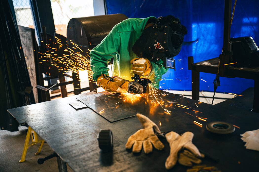 一些上过该基金会资助的焊工课的学生目前在SpaceX工作。