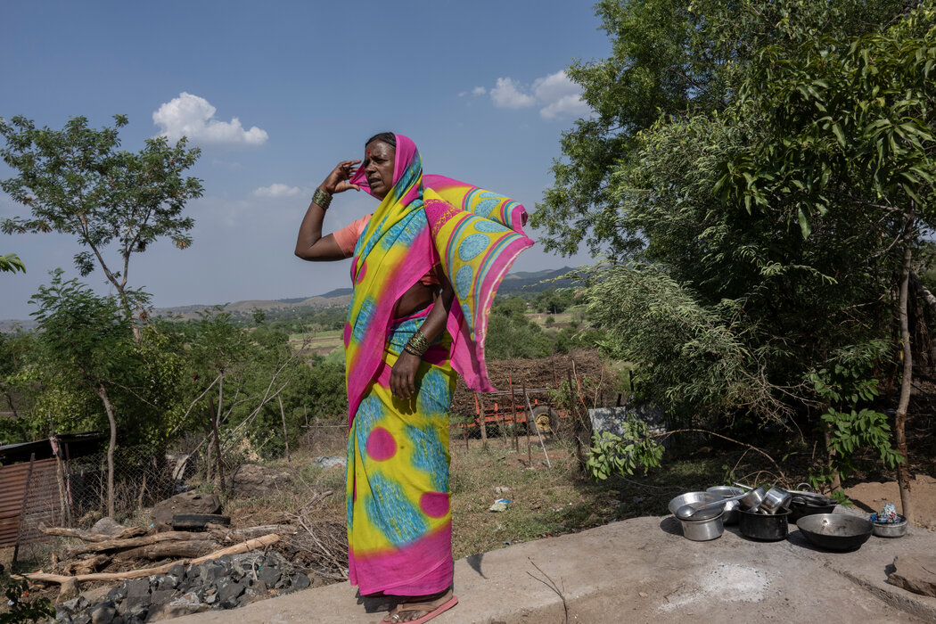 5月，兰格在她位于比德地区另一个村庄瓦尔瓦蒂的家中，这是她接受子宫切除术后的第二个月。