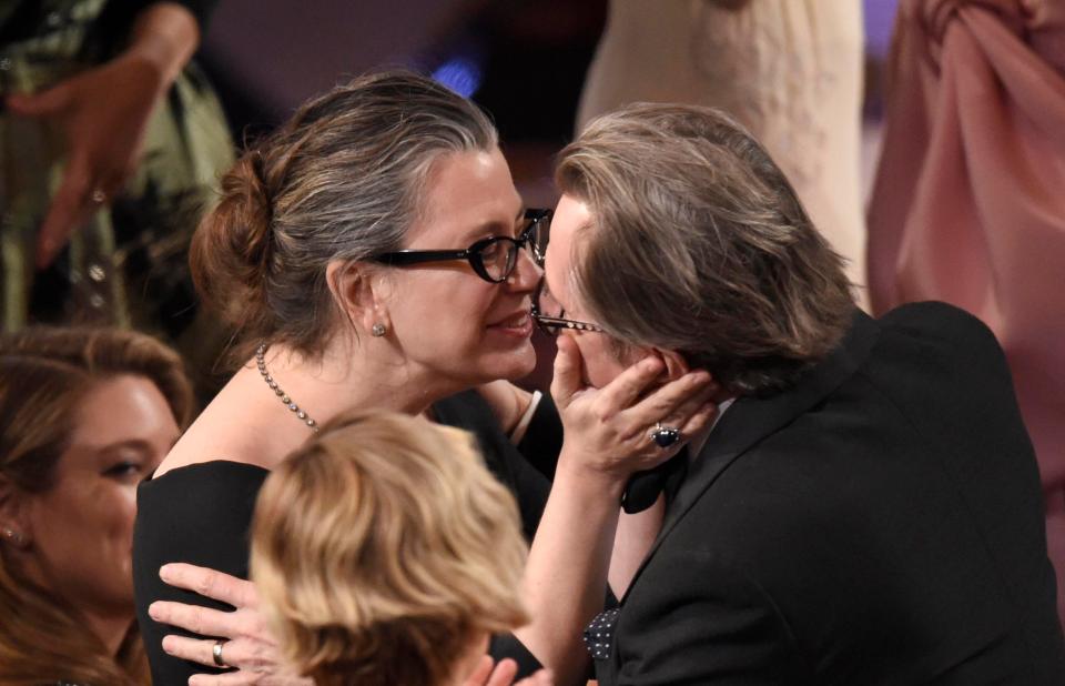 Gary gave wife Gisele Schmidt a kiss before he went to collect his award