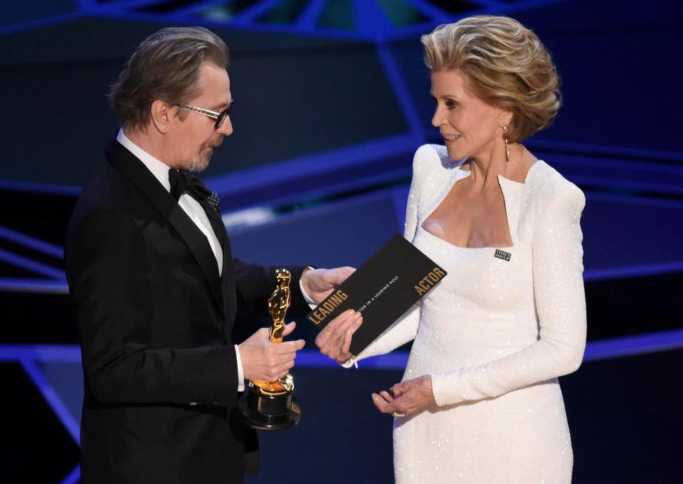 Gary was handed his Best Actor award by Jane Fonda