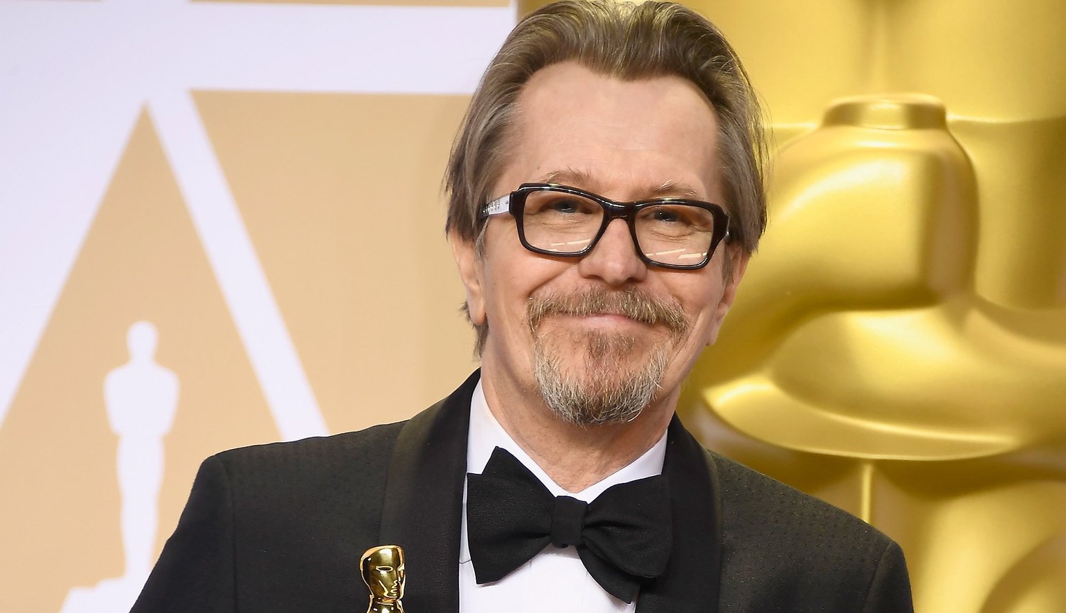 Gary Oldman became tearful during his acceptance speech